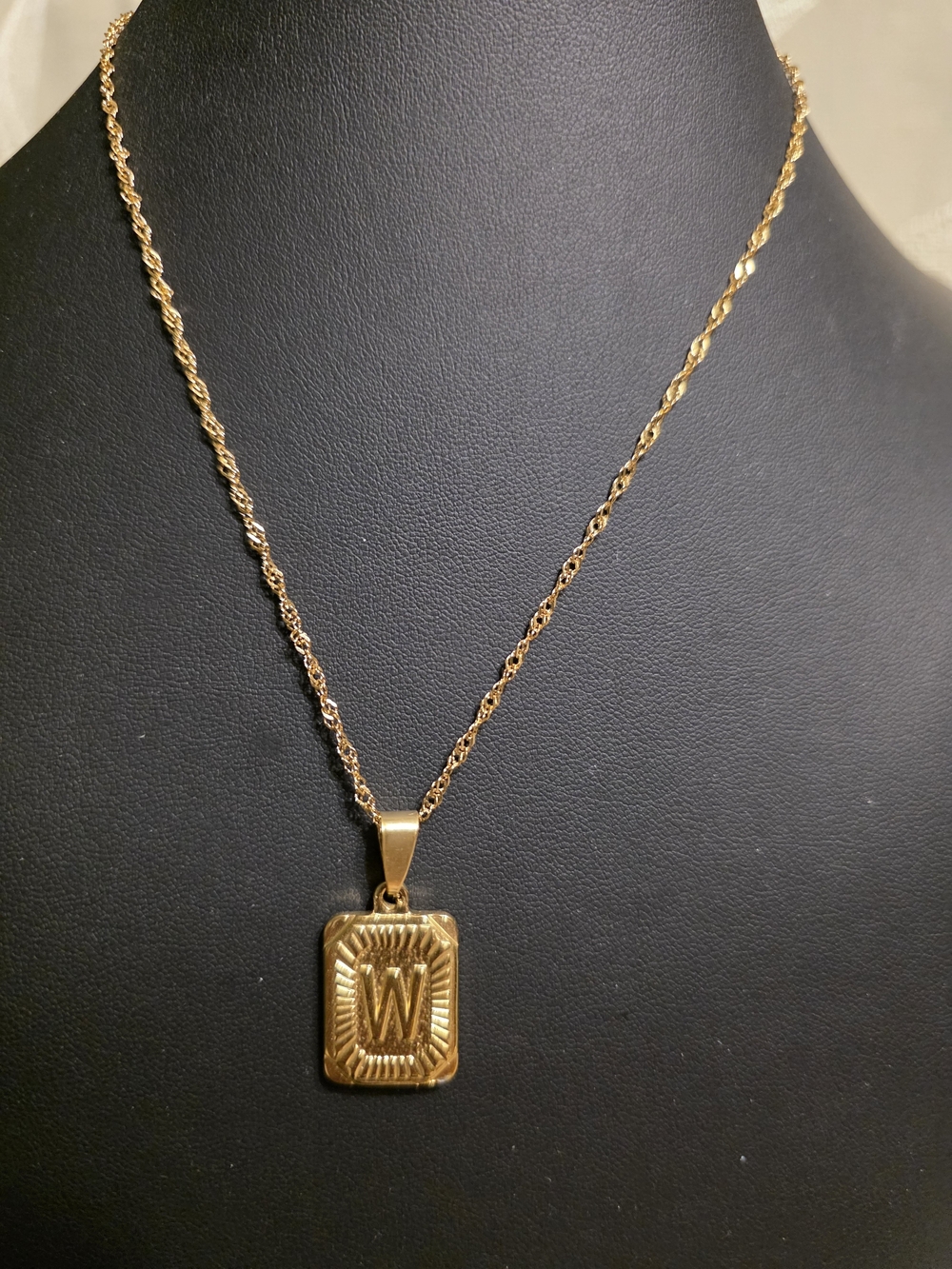 #846 Plunder Gold Rectangular 'W' Pendant Necklace